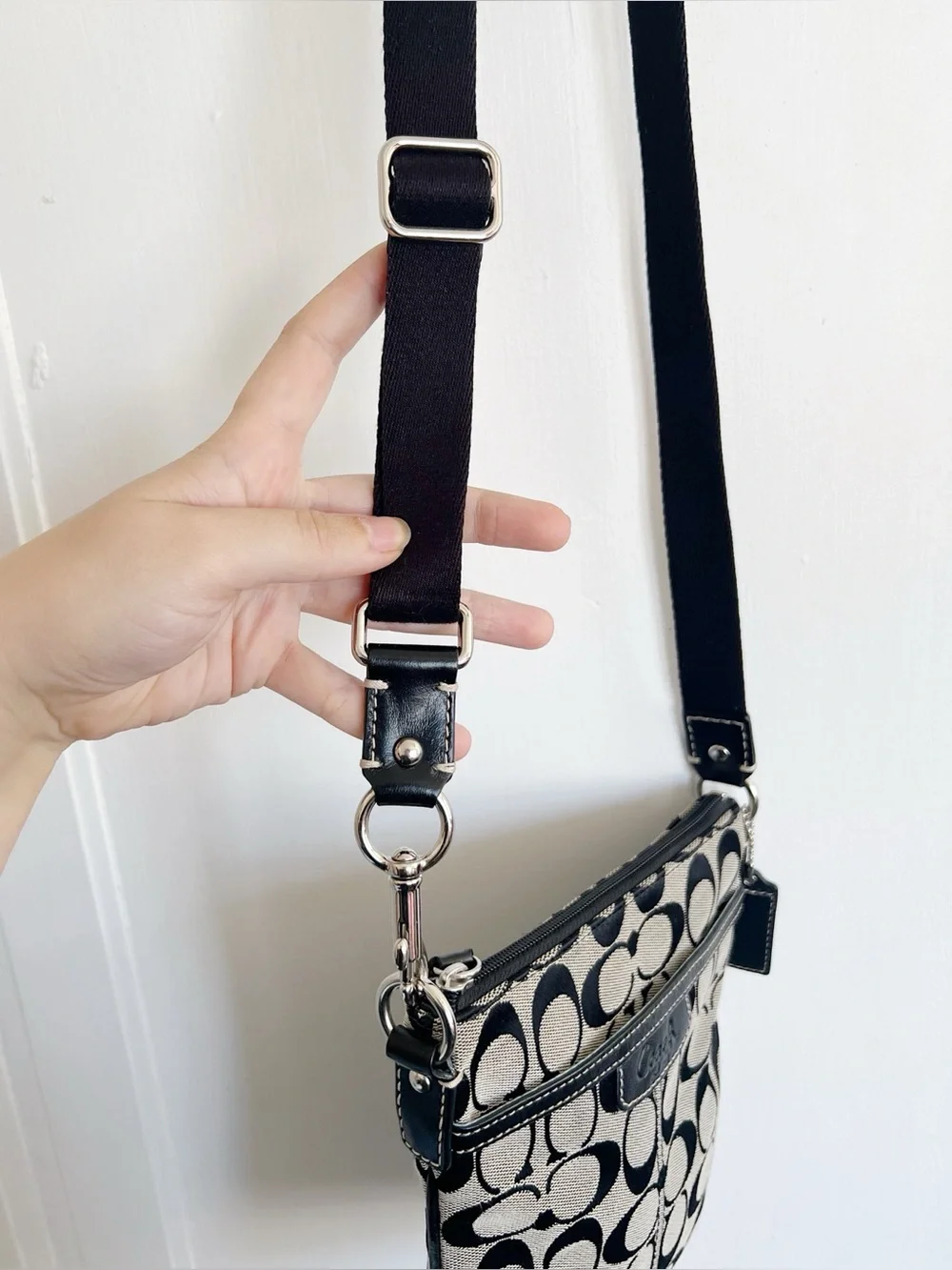 COACH • vintage Y2K Penelope Signature Swingpack crossbody purse bag black grey - Picture 4 of 9